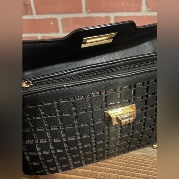 Melie Bianco Black Leather Shoulder/Crossbody Bag with Gold Chain Strap - Picture 2 of 8